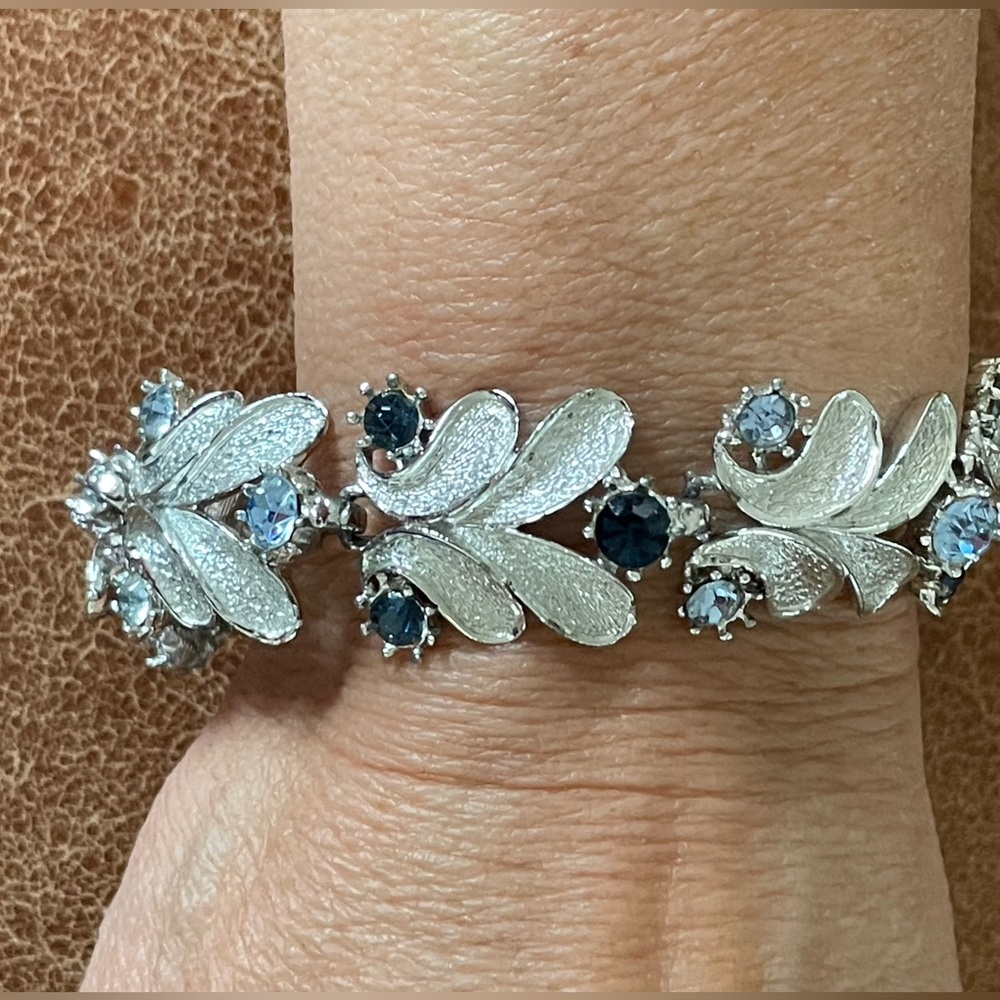 Coro vintage textured Silver tone leaf Bracelet with Blue Accents